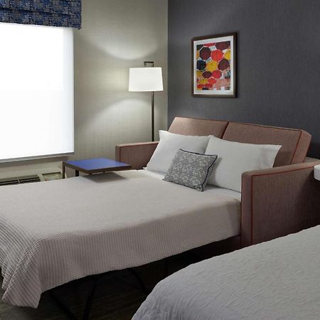 Hampton Inn & Suites Montreal-Dorval Exteriör bild