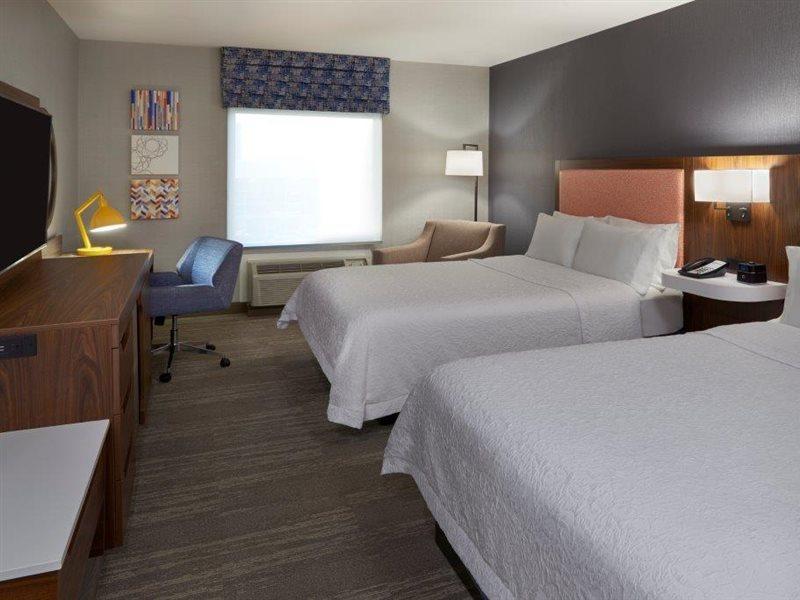 Hampton Inn & Suites Montreal-Dorval Exteriör bild