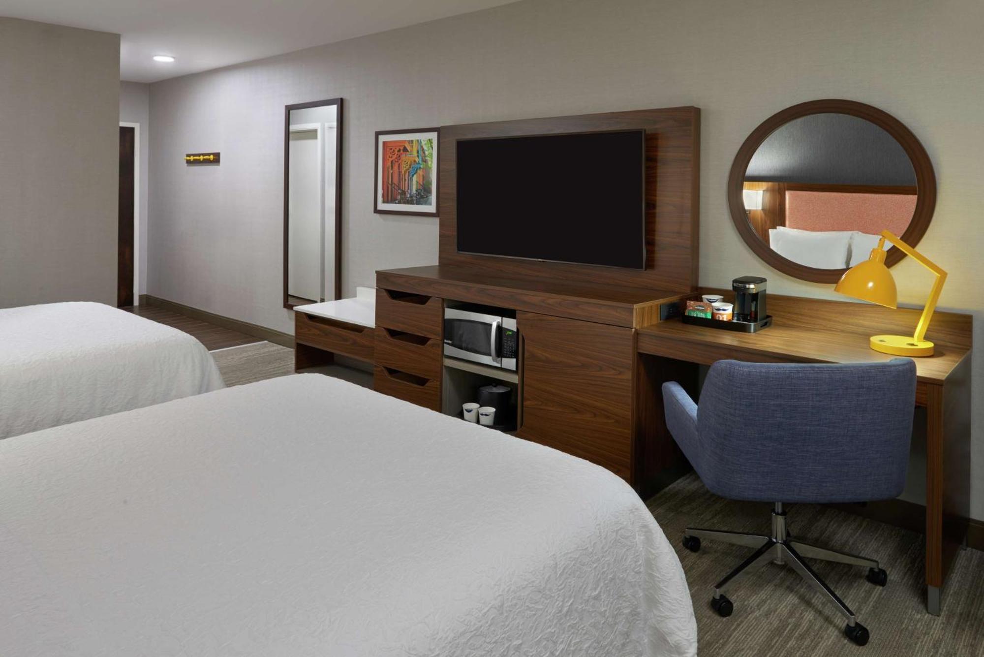 Hampton Inn & Suites Montreal-Dorval Exteriör bild