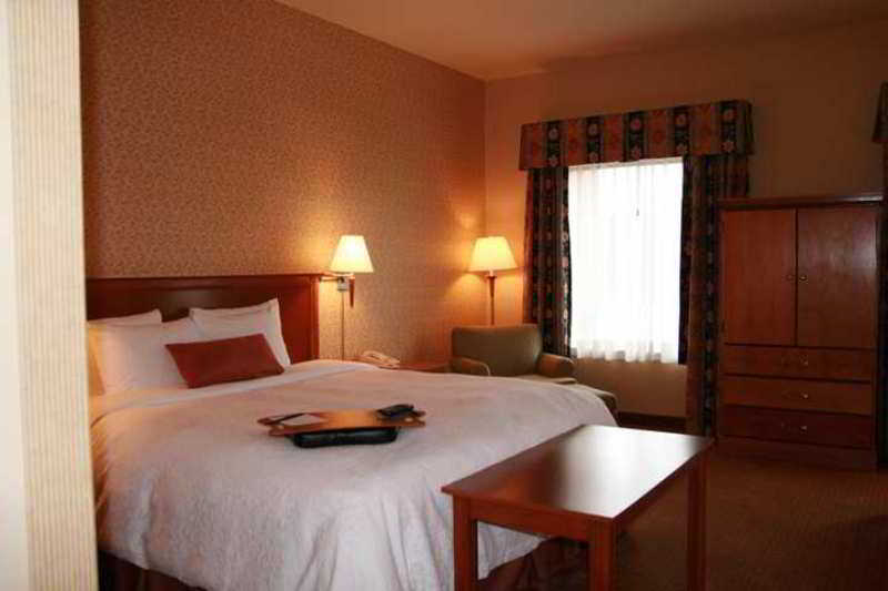 Hampton Inn & Suites Montreal-Dorval Exteriör bild